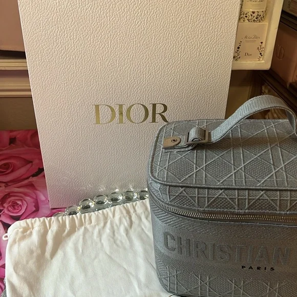 🩶🩶Dior Canvas Vanity with Lots of Pockets and Space-Brand New🩶🩶🩶 - Picture 16 of 16